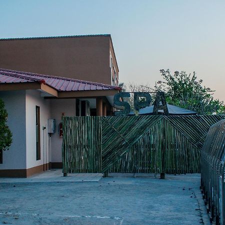 Dolar Lodges & Tours Maun Exterior photo