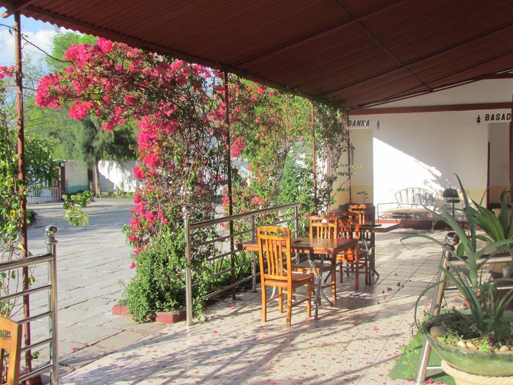 Dolar Lodges & Tours Maun Exterior photo